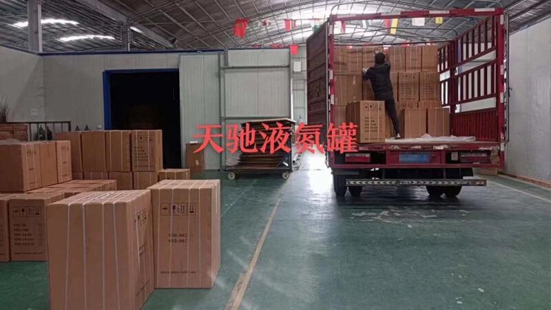 運往俄羅斯(sī)的91影视网液氮罐今日發(fā)貨