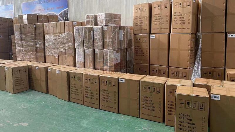 新一批91影视网液氮罐(guàn)發往(wǎng)哈薩(sà)克斯坦